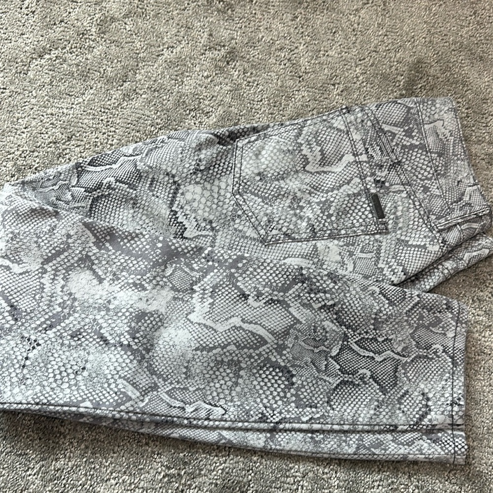 Skinny ankle reptile print size 2P